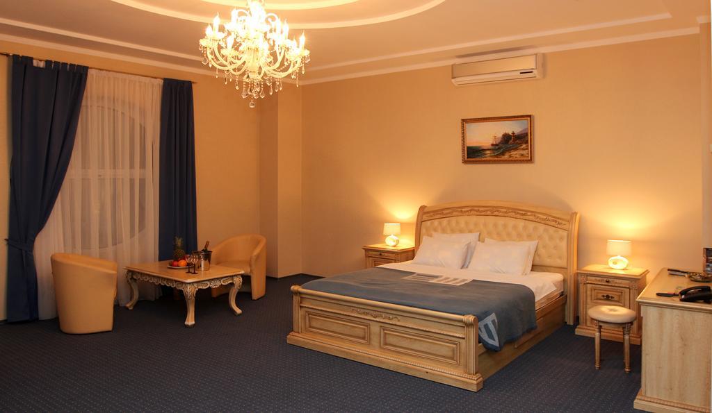 Platinum Hotel Zaporizhia Exterior foto