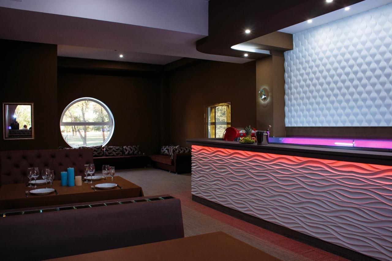 Platinum Hotel Zaporizhia Exterior foto